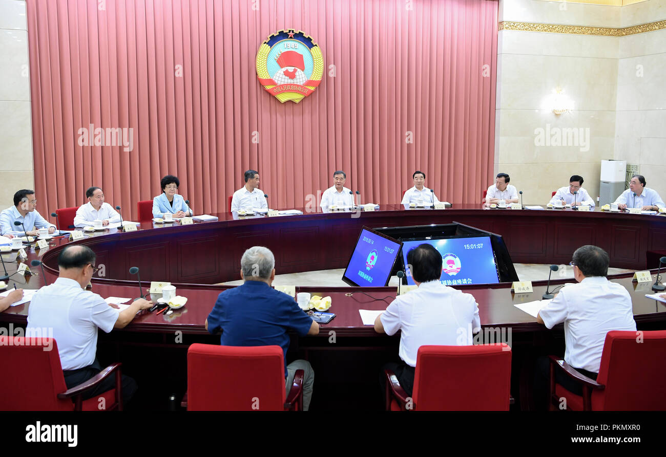 Peking, China. 14 Sep, 2018. Wang Yang, Mitglied des Ständigen Ausschusses des Politbüros der Kommunistischen Partei Chinas (CPC) Central Committee und Vorsitzender des Nationalen Ausschusses der Chinese People's Political Consultative Conference (Cppcc), leitet ein Bi - wöchentliche Beratung des 13 CPPCC National Committee in Peking, der Hauptstadt von China, Sept. 14, 2018. Credit: Zhang Ling/Xinhua/Alamy leben Nachrichten Stockfoto