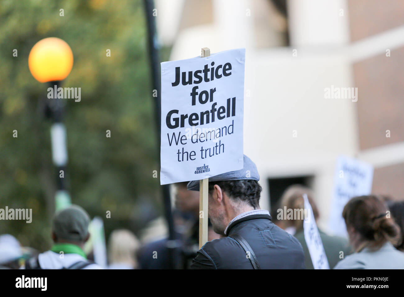 London, Großbritannien. 14. September 2018. Monatliche stillen Spaziergang zum Jahrestag der Grenfell Turm Brand, die vor 15 Monaten nahm zu markieren. Penelope Barritt/Alamy leben Nachrichten Stockfoto