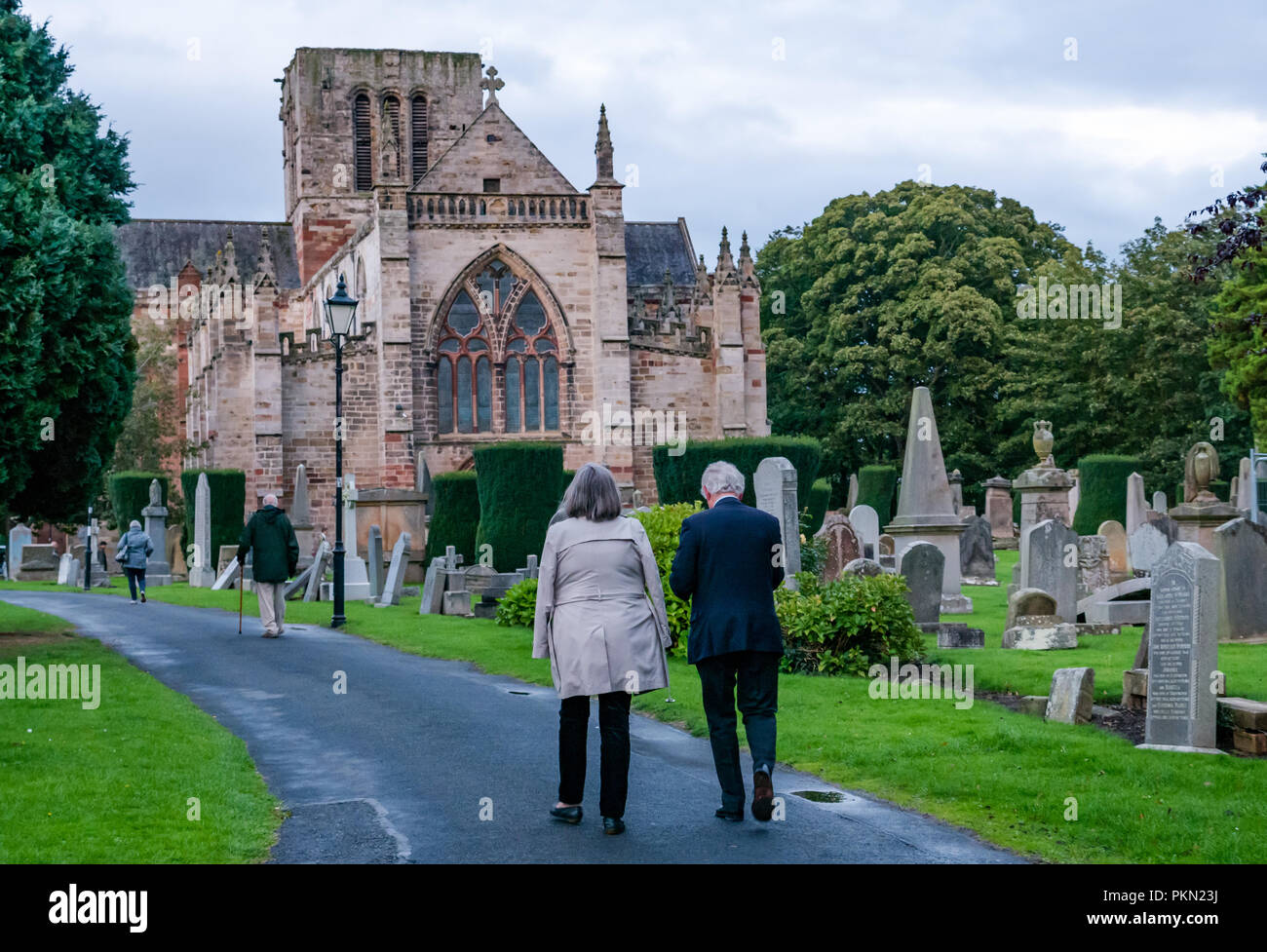 St. Mary's Parish Church, Haddington, East Lothian, Schottland, UK, 14. September 2018. Der lammermuir Festival eröffnungskonzert erfolgt mit BBC Scottish Symphony Orchestra. Die Menschen in der Kirche ankommen für das Konzert Stockfoto