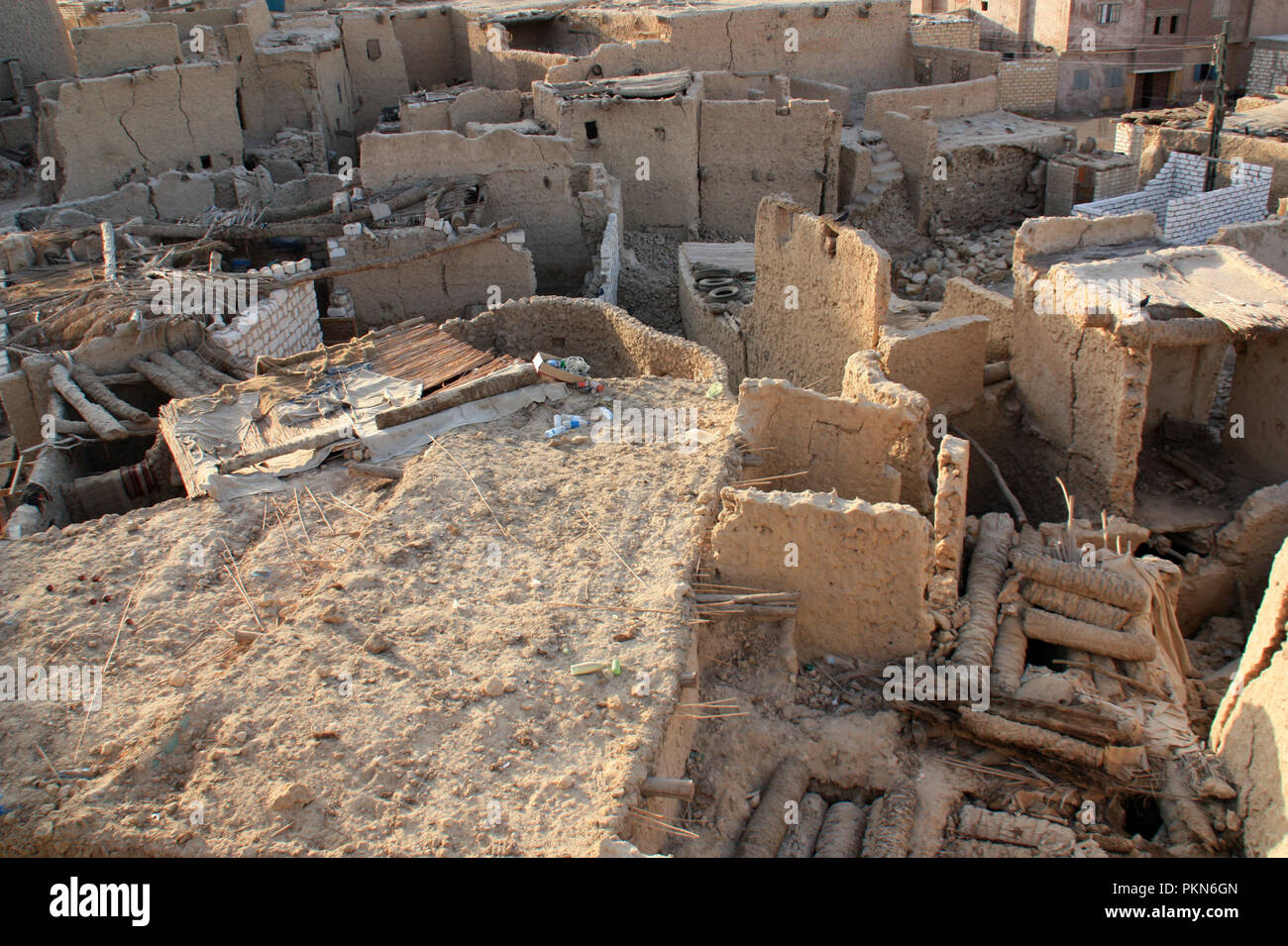 Scheunen, Hütten und Häuser in den Slums von Siwa, Oase Siwa, Ägypten Stockfoto