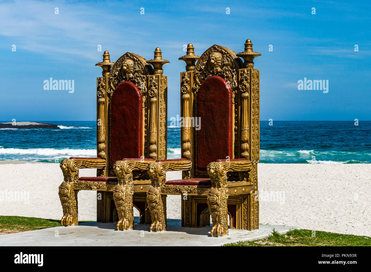 Zwei majestätische Throne zum Monarchen in Camps Bay, Südafrika Stockfoto
