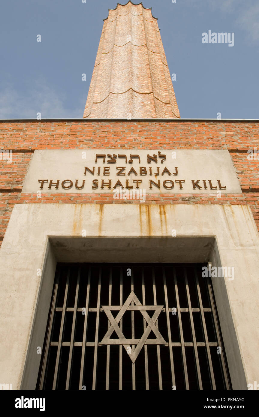 Teil des Holocaust Mahnmal am Bahnhof Radegast in Lodz, Polen. Sichtbar ist die Halle der Städte, die mit der Spalte der Erinnerung. Von wo aus 20. Stockfoto