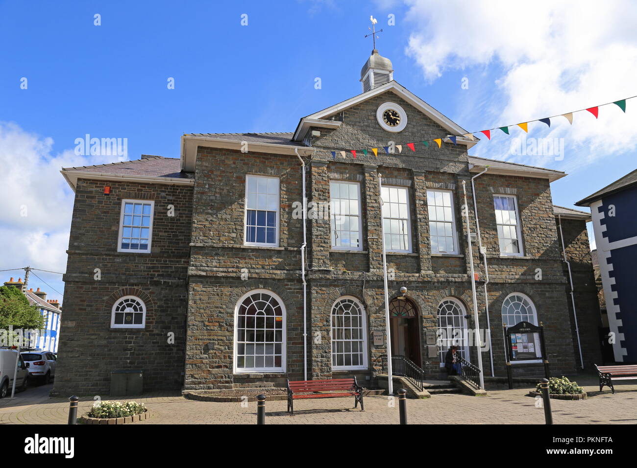 Ceredigion County Hall, Market Street, Aberaeron, Cardigan Bay, Ceredigion, Wales, Großbritannien, USA, UK, Europa Stockfoto