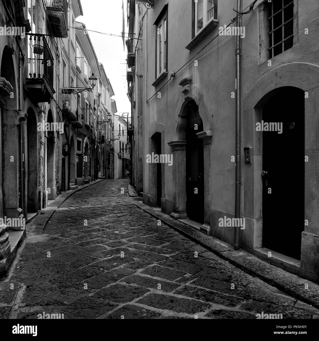 Italien, Campobasso, 25.05.2014: Gasse des alten Dorfes in der historischen Mitte der Stadt Stockfoto