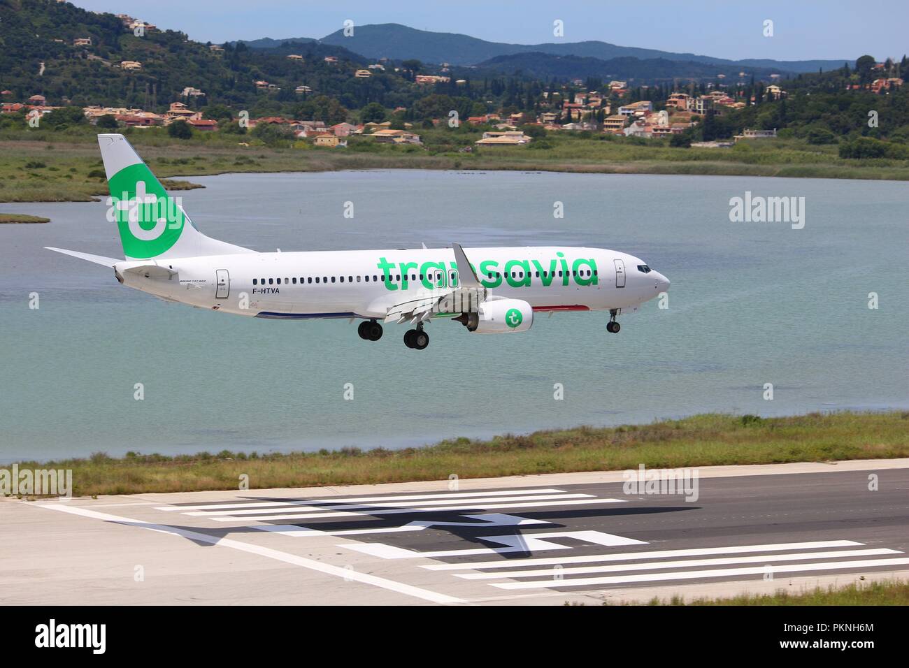 Korfu, Griechenland Juni 5, 2016 Transavia Boeing 737800 kommt an