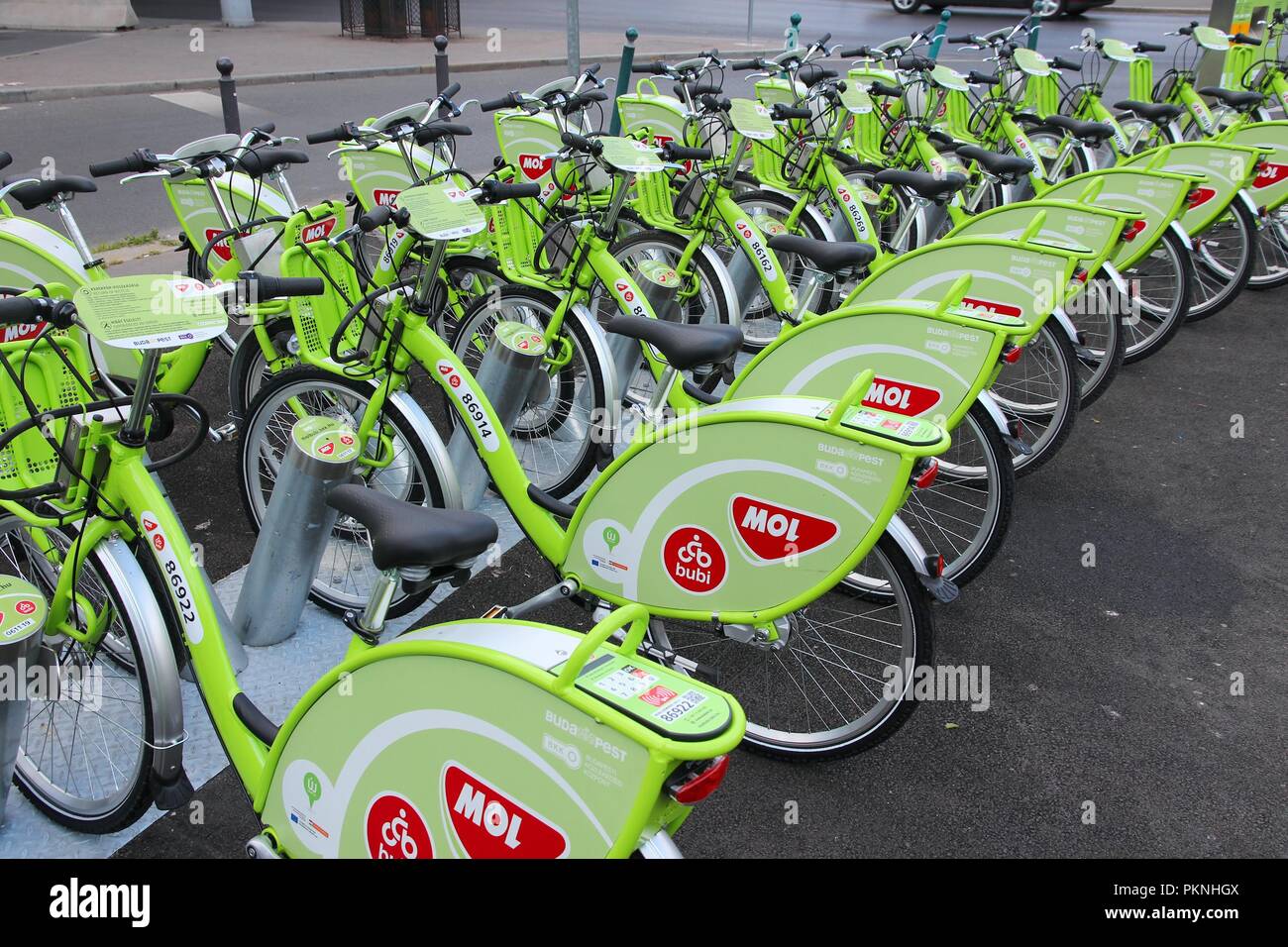 BUDAPEST, Ungarn - 19. JUNI 2014: BuBi Fahrrad Sharing Station in Budapest. Service gestartet im Jahr 2014, hat 1.100 Fahrräder und 76 Teilen. Stockfoto