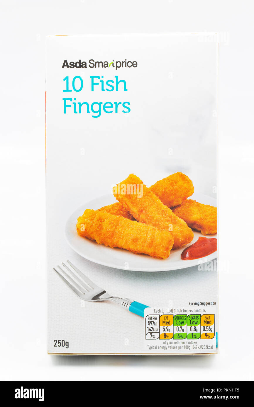 Eine Schachtel mit 10 gefrorenen Asda Smart Preis Fischstäbchen. England UK GB Stockfoto