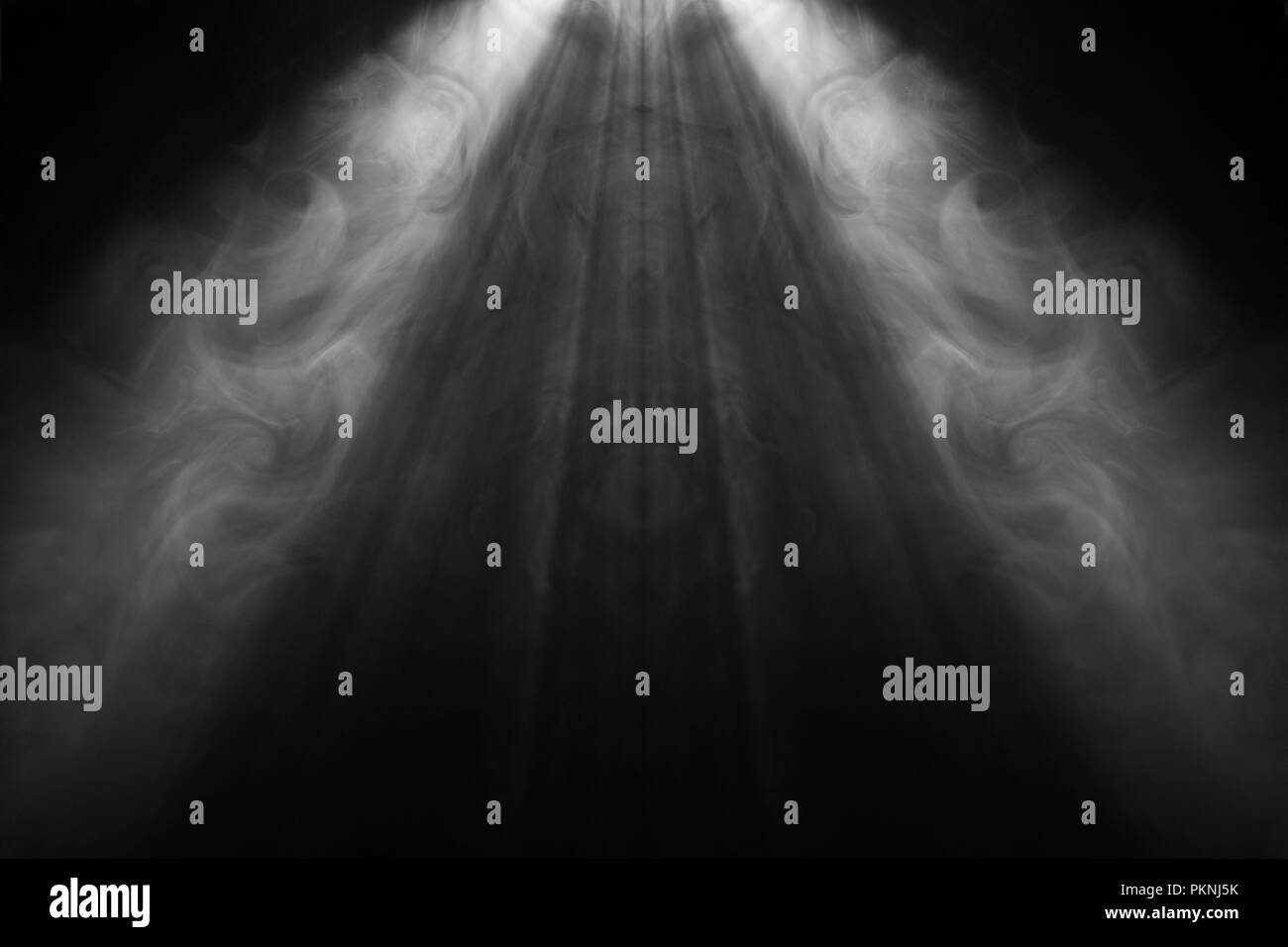 Schöne schwarze und weiße Farbe breite objektiv Projektor mit Lichtstrahl für Film und Kino in der Nacht. Rauch Textur Spotlight. Screening für Multimedia Stockfoto