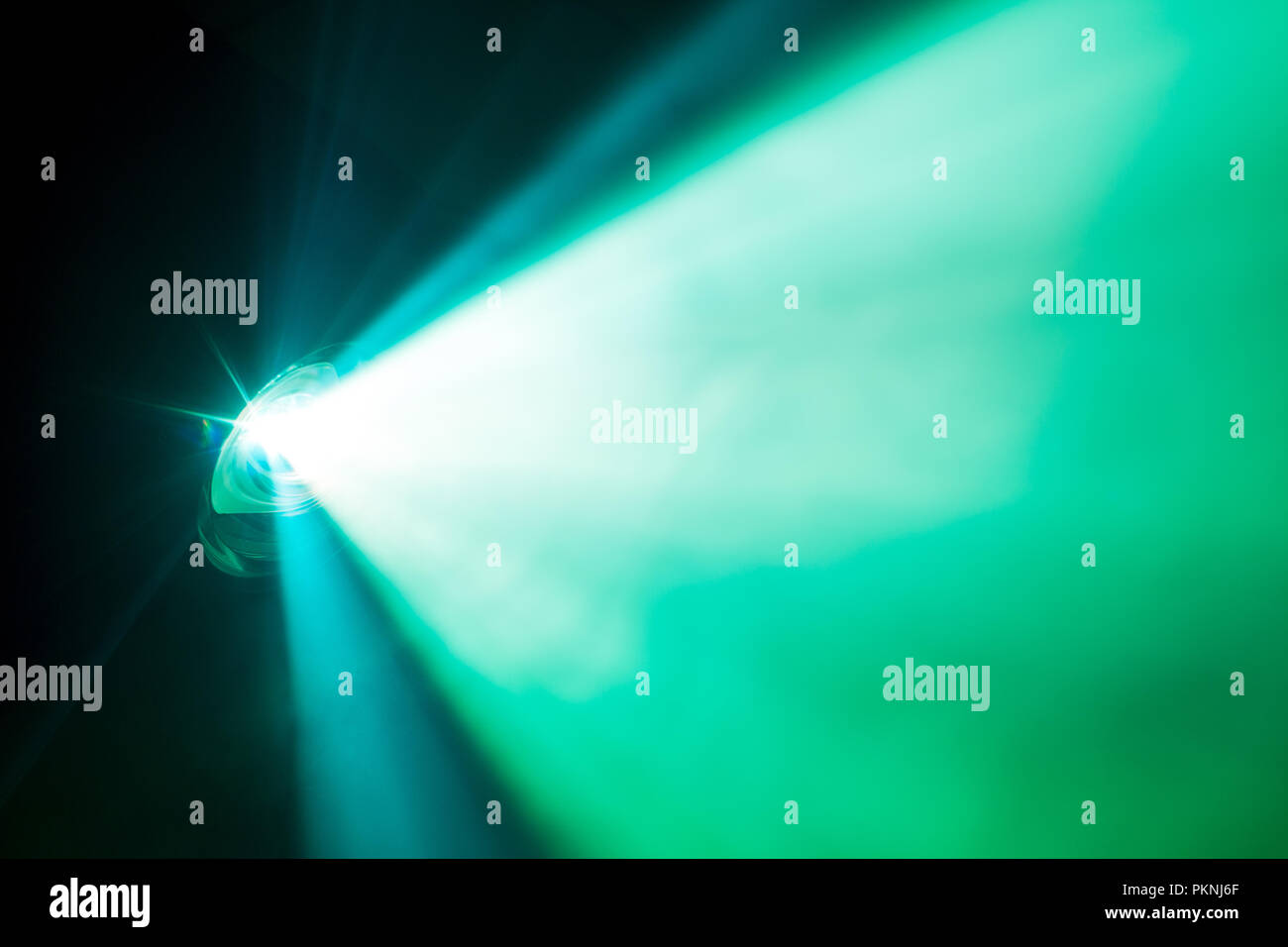 Bunte schöne Spotlight. Weitwinkel Ausstattung für Präsentationen bei Nacht. Disco Party abstrakt Hintergrund.Werbung für multime Stockfoto