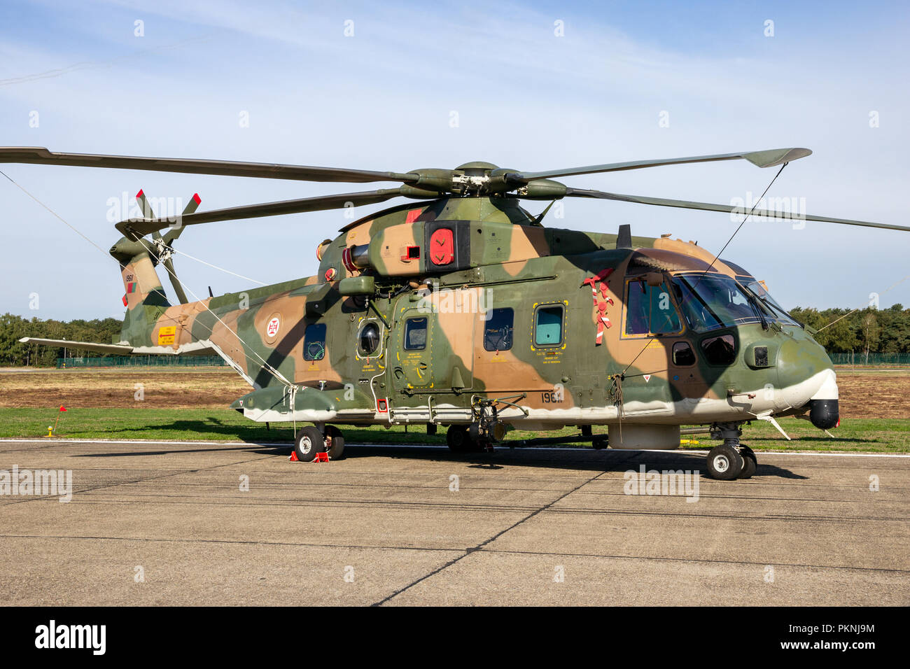 KLEINE Brogel, Belgien - Sep 8, 2018: Portugiesische Luftwaffe AgustaWestland AW101 Hubschrauber auf dem Rollfeld des Kleine-Brogel Airbase. Stockfoto