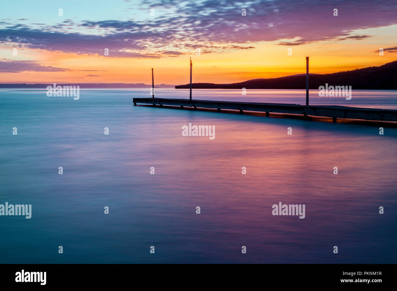 Jetty und Meer bei Sonnenuntergang, La Paz, Baja California Sur, Mexiko Stockfoto