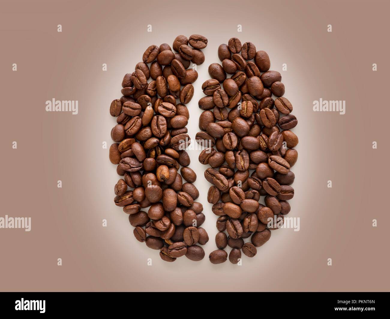 Kaffeebohnen in einer Kaffeebohne Form. Stockfoto