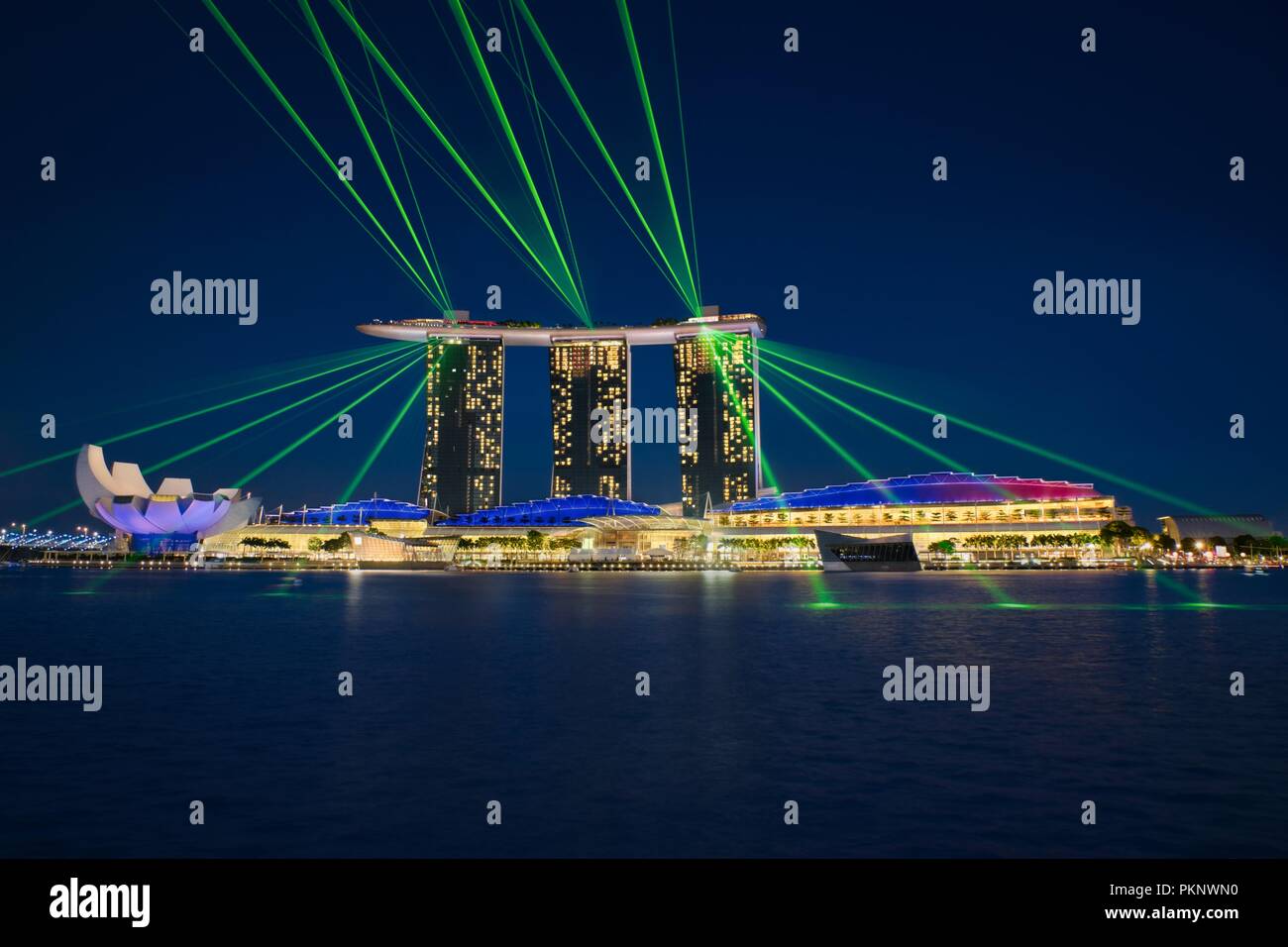 Foto der Lasershow an der Singapur Marine Bay Stockfoto