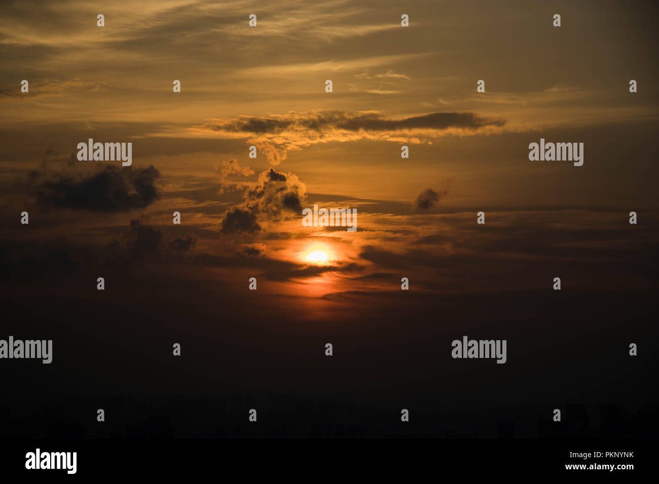 Schuss auf den Sonnenuntergang in Singapur. Stockfoto