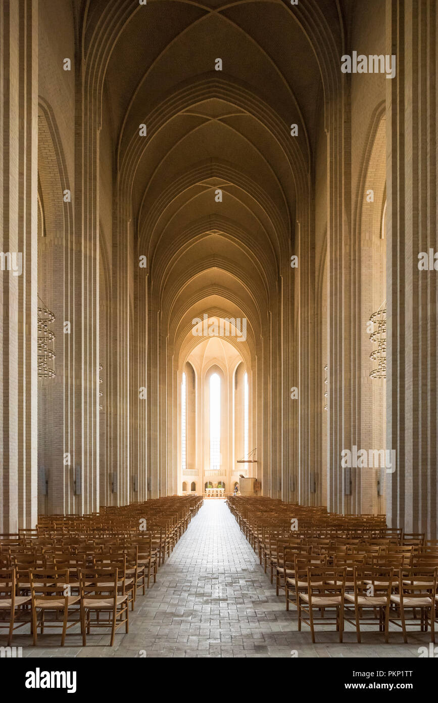 Kopenhagen. Dänemark. Grundtvigs Kirche Innenraum. Mittelgang vom dänischen Architekten Peder Vilhelm Jensen Klint (1853-1930) 1913, in Mem gebaut Stockfoto