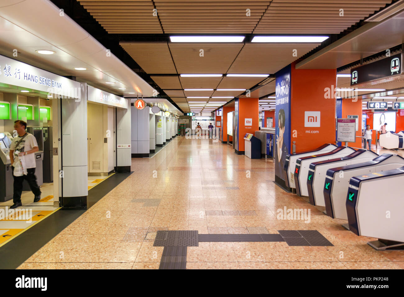 Hongkong - Juli 02, 2018: am frühen Morgen in Mong Kok MTR-Station Stockfoto