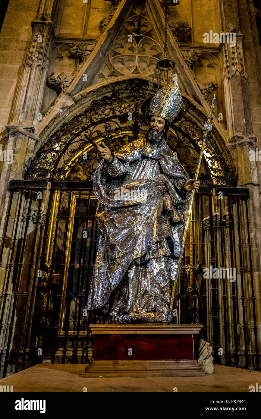 Sevilla, Spanien - 18. Juni 2017: Die Statue der Heiligen in der Gotischen Kathedrale in Sevilla, Spanien Juni 2017, Europa Stockfoto