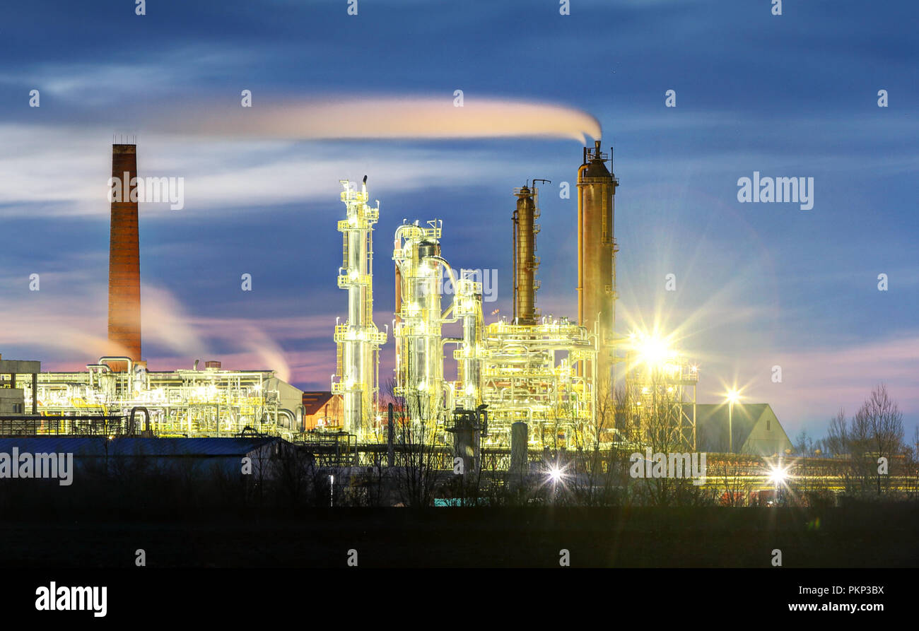 Ölraffinerie - Petrochemische Industrie Fabrik Stockfoto
