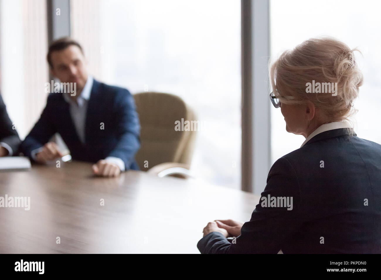 Frau, Job Interview im Büro im Sitzungssaal Stockfoto