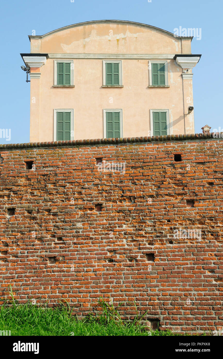 Italien, Lombardei, Soncino ., Burgmauern. Stockfoto
