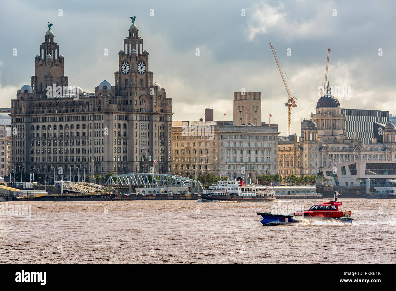 Liverpool Piloteinführung Tordalk mit Liverpool Waterfront. Stockfoto