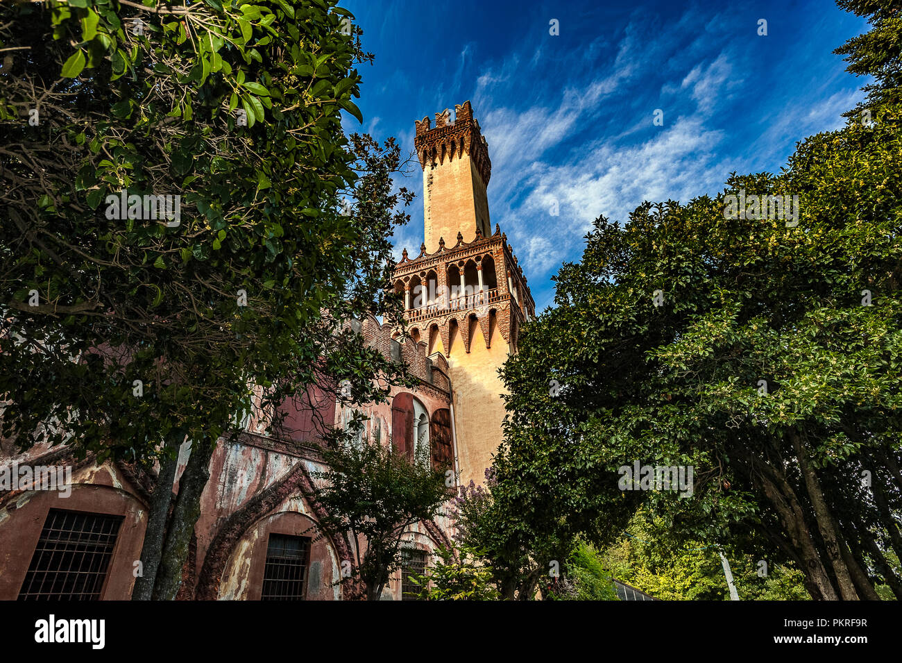 Italien Piemont Busca Castello del Roccolo und Park Stockfoto