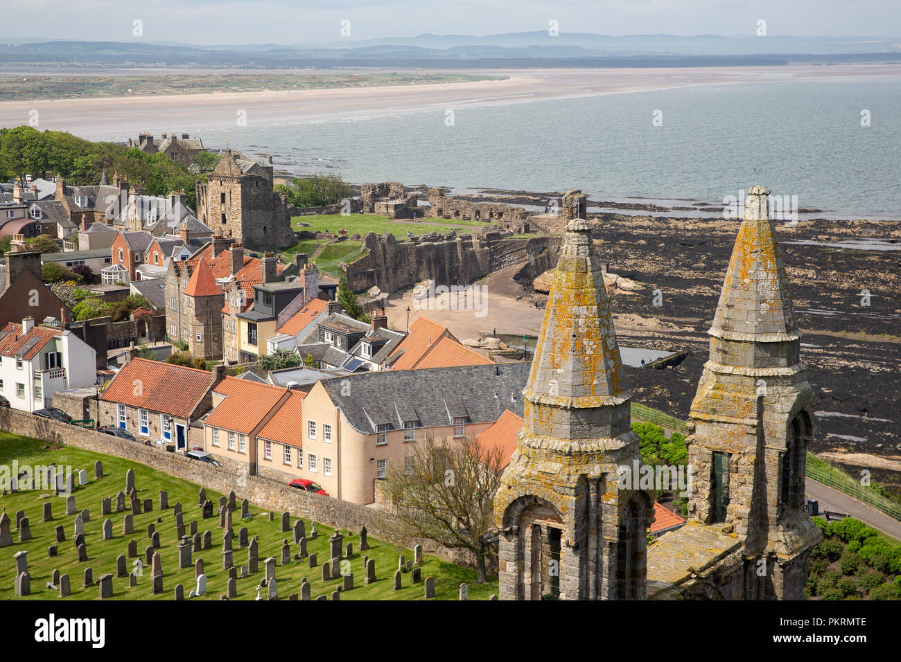 Luftaufnahme Ruine und Friedhof Kathedrale von St Andrews, Schottland Stockfoto
