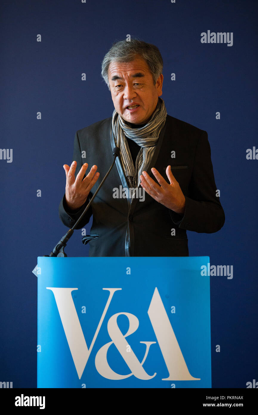 Japanischen Architekten Kengo Kuma Rede vor der offiziellen Eröffnung des V&A design museum, Dundee, Schottland Stockfoto