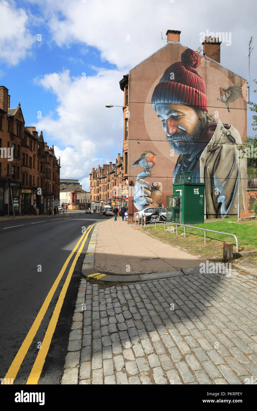 Das Stadtzentrum Wandbild Trail in Glasgow, wo Künstler auf der Straße bis Mietskasernen aufgehellt haben, und Werbetafeln um Brachflächen, in Schottland, Großbritannien Stockfoto