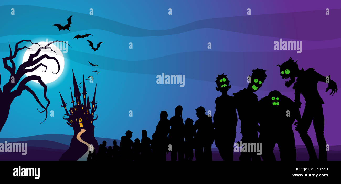 Haunted Castle mit Fledermäusen und ein Zombie Horde nähert sich bei Nacht Stockfoto