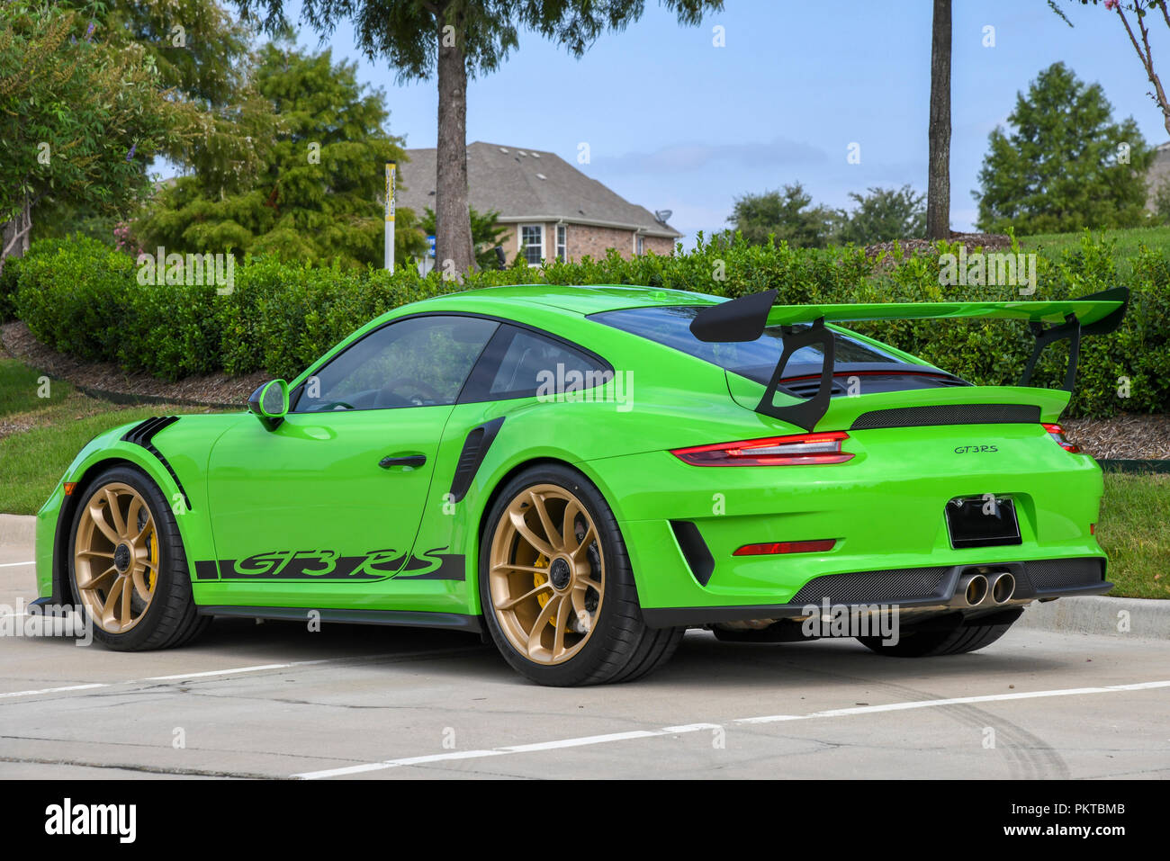 photo Porsche Gt3 Rs Horsepower https www alamy de sept 15 2018 2019 porsche 911 gt3 rs ist mit einem 40 liter boxer 6 ausgestattet 520 hp in eidechse grun image218738923 html