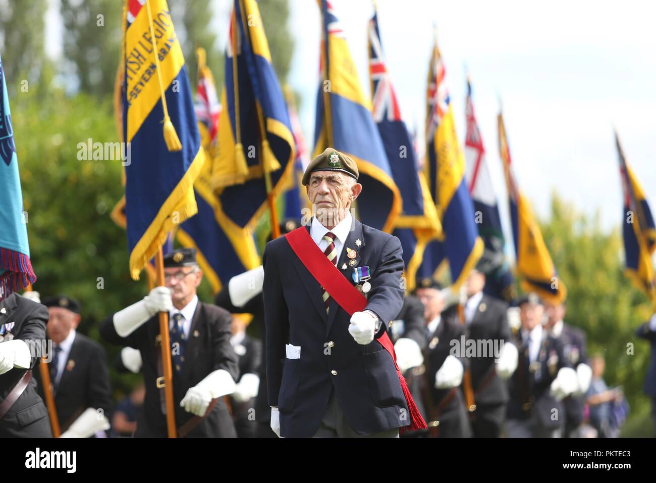 Worcester, Worcestershire, Großbritannien. 15. September 2018. Mitglieder der Royal British Legion März mit Farben auf das Trommelfell Service bei Gheluvelt Park, Worcester. Peter Lopeman/Alamy leben Nachrichten Stockfoto