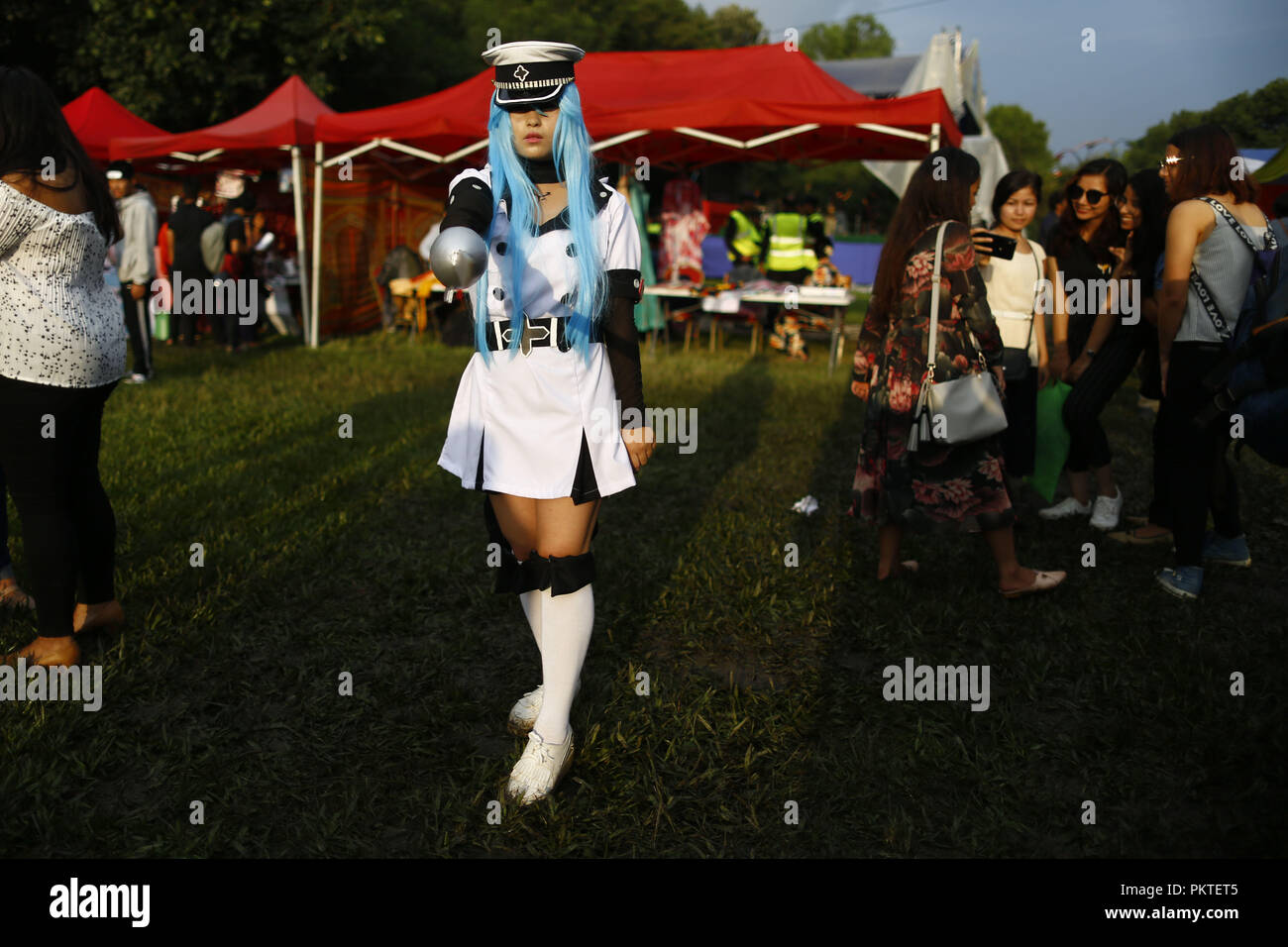 Kathmandu, Nepal. 15 Sep, 2018. Eine Frau, gekleidet in einem Zeichen Kostüm während der Comic Con in Kathmandu, Nepal am Samstag, 15. September 2018. Credit: Skanda Gautam/ZUMA Draht/Alamy leben Nachrichten Stockfoto