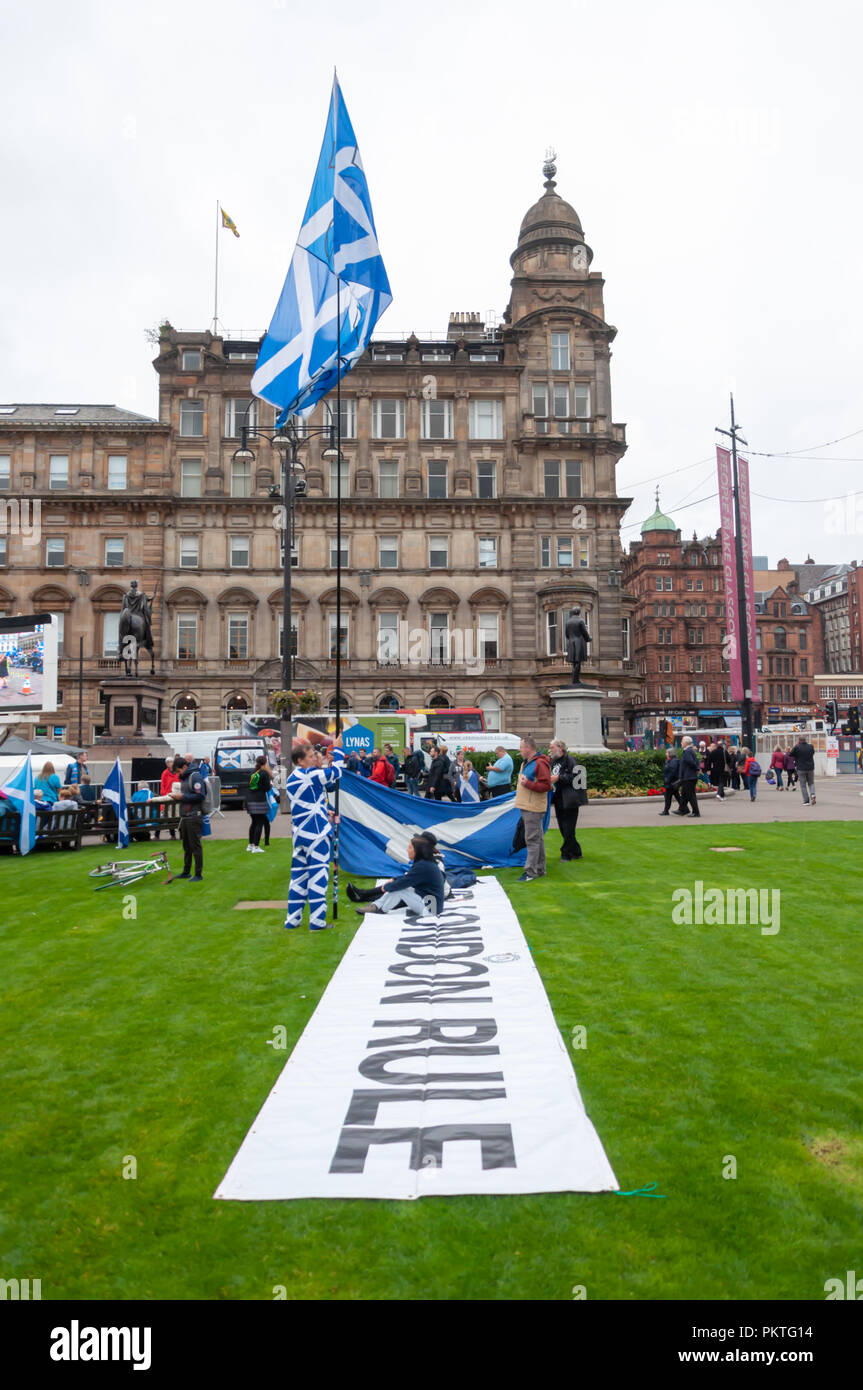 Glasgow, Schottland, Großbritannien. 15. September 2018. Kampagne zur Unterstützung der schottischen Unabhängigkeit Marsch durch die Straßen von Glasgow. Die Kundgebung wurde von der Gruppe Hoffnung über Furcht organisiert und mit dem Namen dieses Mal ist es ja. Der März war von der Gruppe Saor Alba organisiert und reiste von Clyde Ort durch die Stadt die Rallye auf dem George Square zu verbinden. Credit: Skully/Alamy leben Nachrichten Stockfoto