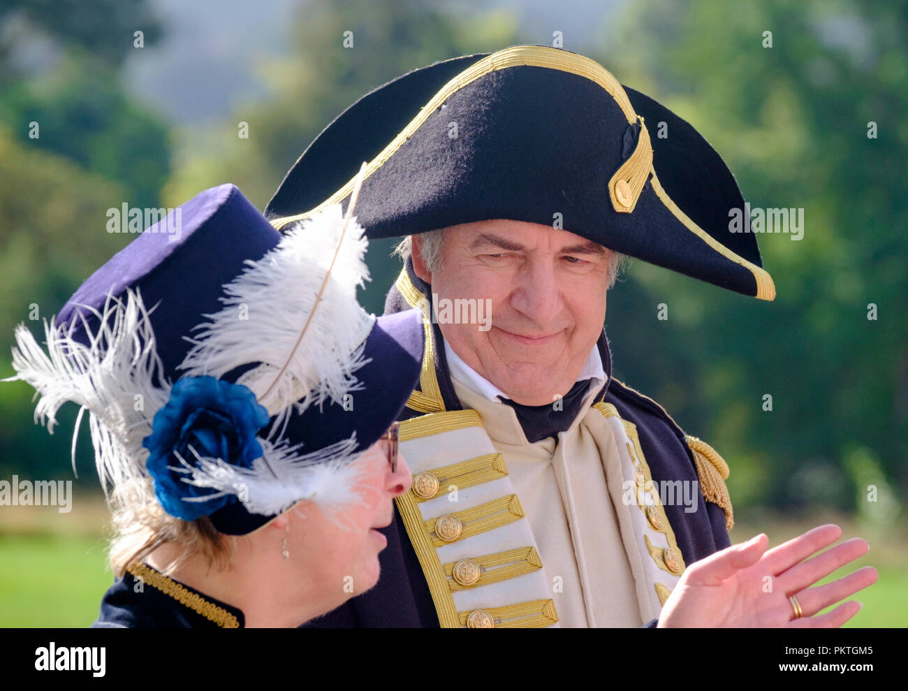 Badewanne, Großbritannien. 15. September 2018. Fans der Jane Austen versammeln sich in Regency Kleid durch die historische Stadt Bath zu Promenade. Die jährlichen Jane Austen Festival zieht Menschen aus aller Welt die berühmten romanciers Arbeit zu feiern. © JMF-News/alamy Leben Nachrichten Stockfoto