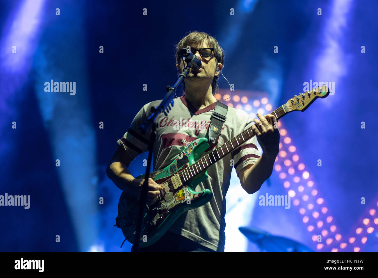 September 14, 2018, Chicago, Illinois, USA - RIVERS CUOMO von Weezer während Riot Fest am Douglas Park in Chicago, Illinois (Bild: © Daniel DeSlover/ZUMA Draht) Stockfoto