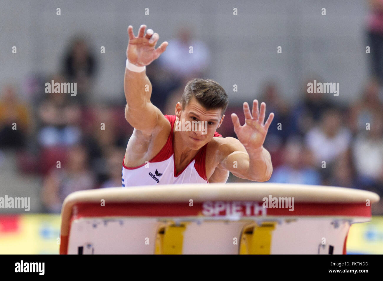 Stuttgart, Deutschland. 15 Sep, 2018. Lukas Dauser (Unterhaching) auf dem Sprung. GES/Gymnastik/1 WM-Qualifikation, 15.09.2018 - | Verwendung der weltweiten Kredit: dpa/Alamy leben Nachrichten Stockfoto