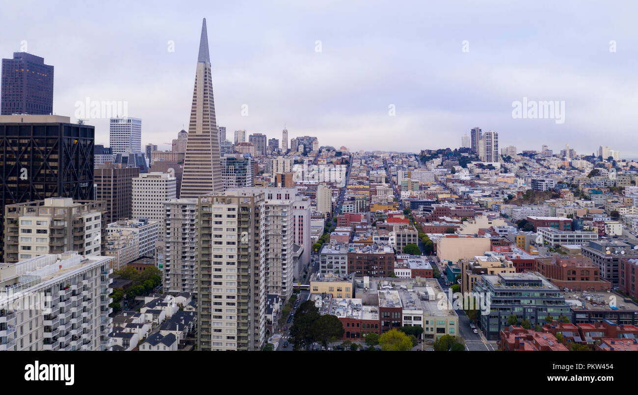 Hohe Gebäude mit Blick auf die Unternehmen und Nachbarschaften in Western Downtown San Francisco Stockfoto