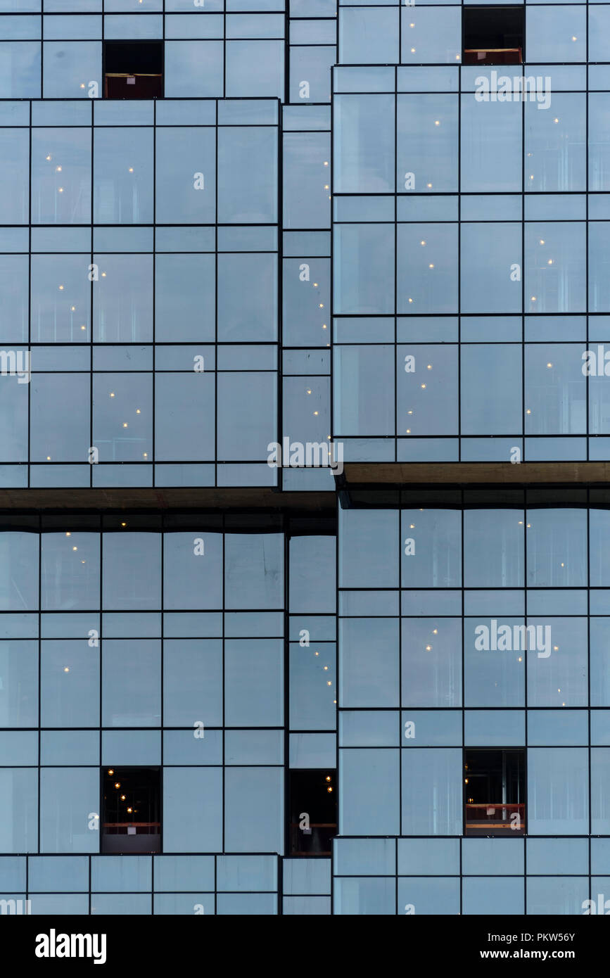 04-2018 New York, USA. Glasfassade des neuen Gebäudes im Bau in Brooklyn. Foto: © Simon Grosset Stockfoto