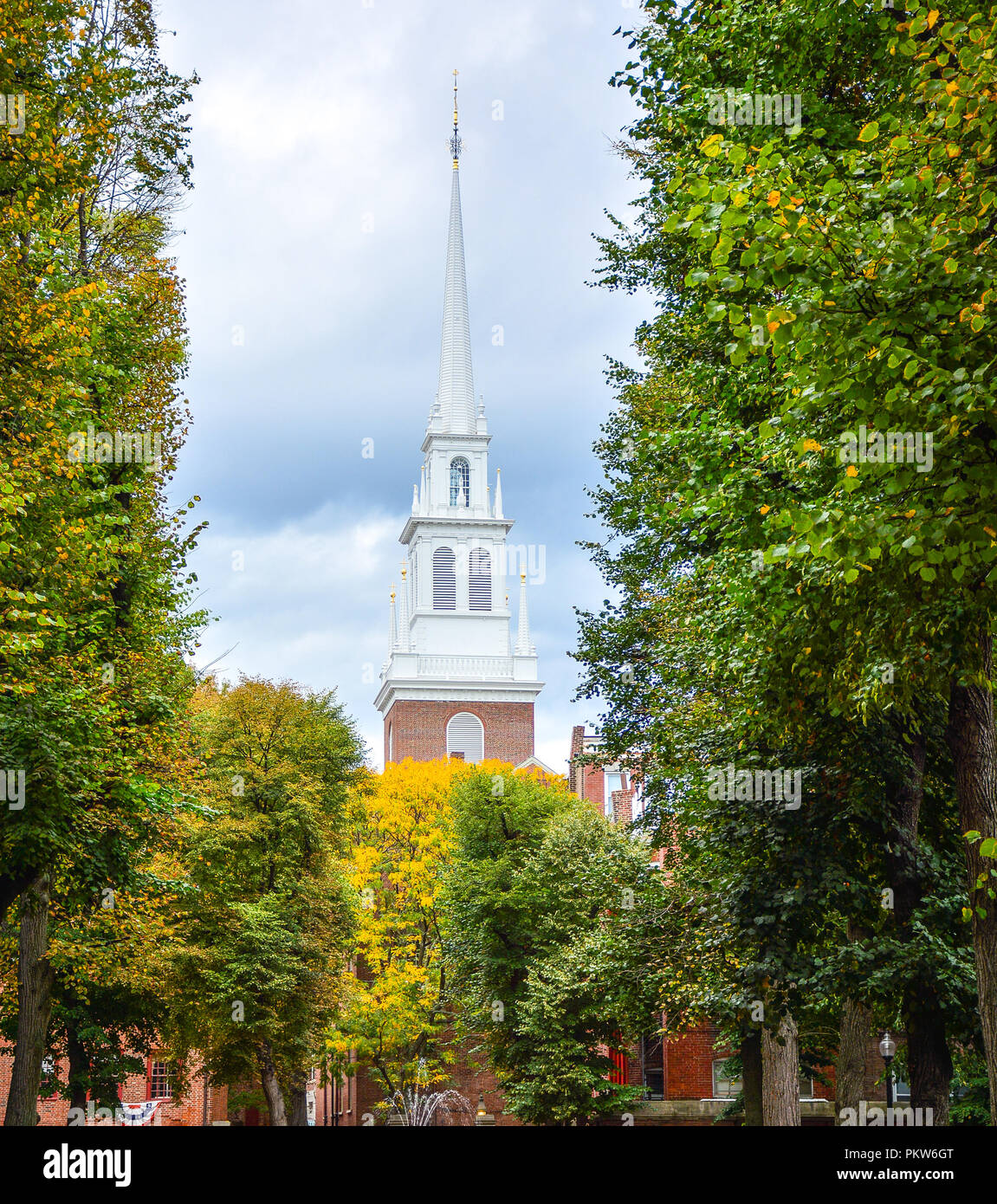Turm der historischen Old North Church (Christus Kirche in der Stadt von Boston), Boston, MA. Es ist ein National Historic Landmark. Stockfoto