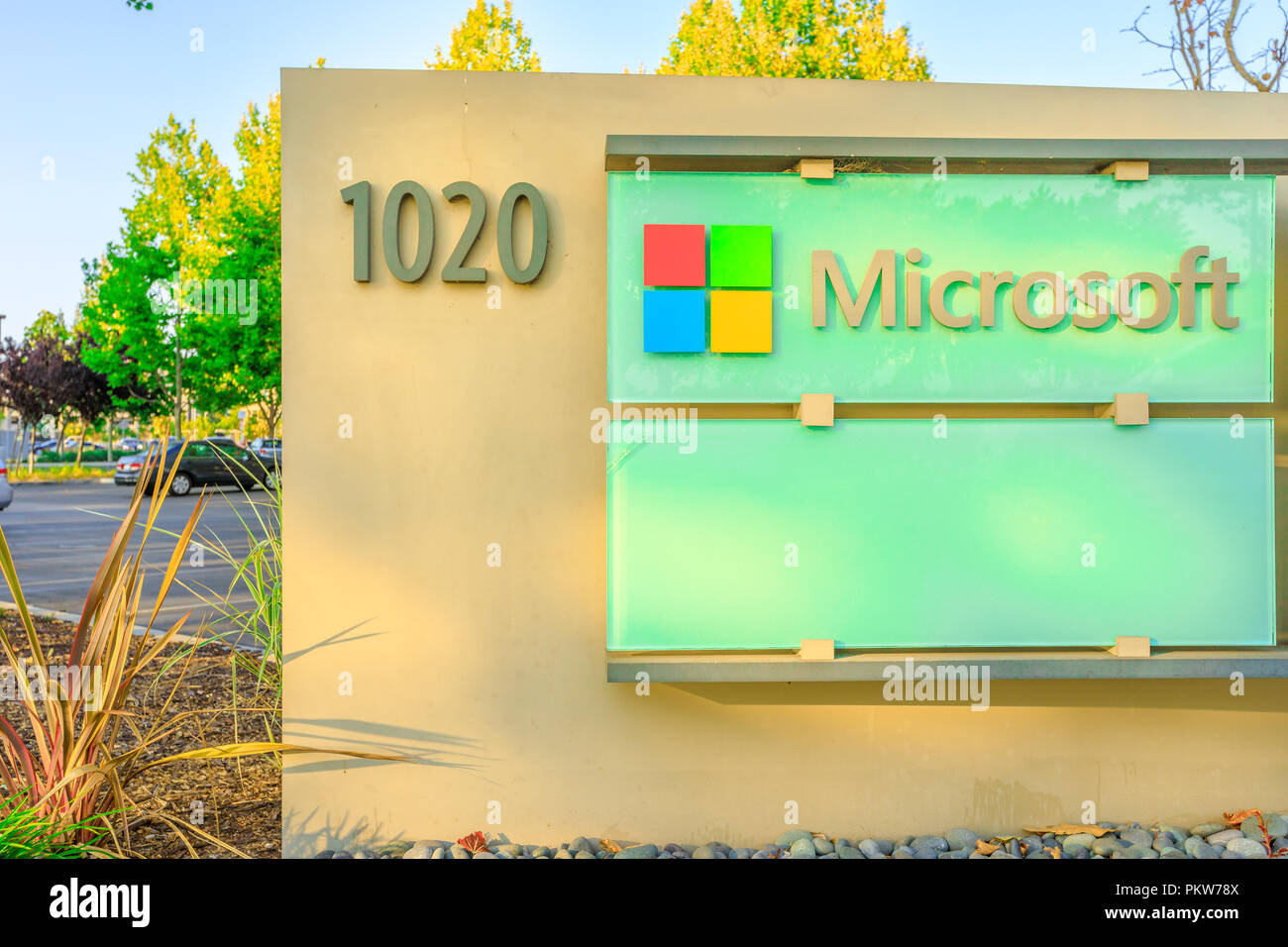 Sunnyvale, Kalifornien, USA - 13. August 2018: Nahaufnahme der Microsoft Corporation unterzeichnen auf 1020 Enterprise, Silicon Valley. Microsoft ist der größte Softwarehaus für PC-Betriebssystem und Office Anwendungen. Stockfoto