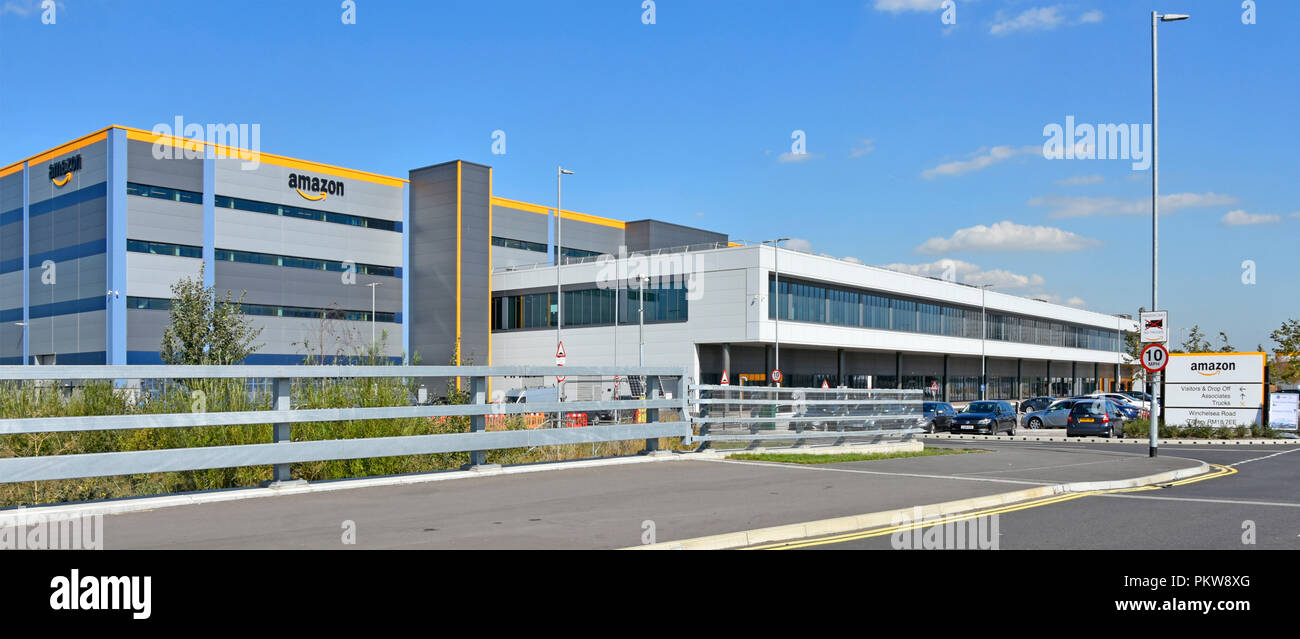 Große Amazon Warehouse & Distribution Center Gebäude Griffe online einkaufen Einzelhandel Internet & Technologie business development Tilbury Essex England Großbritannien Stockfoto