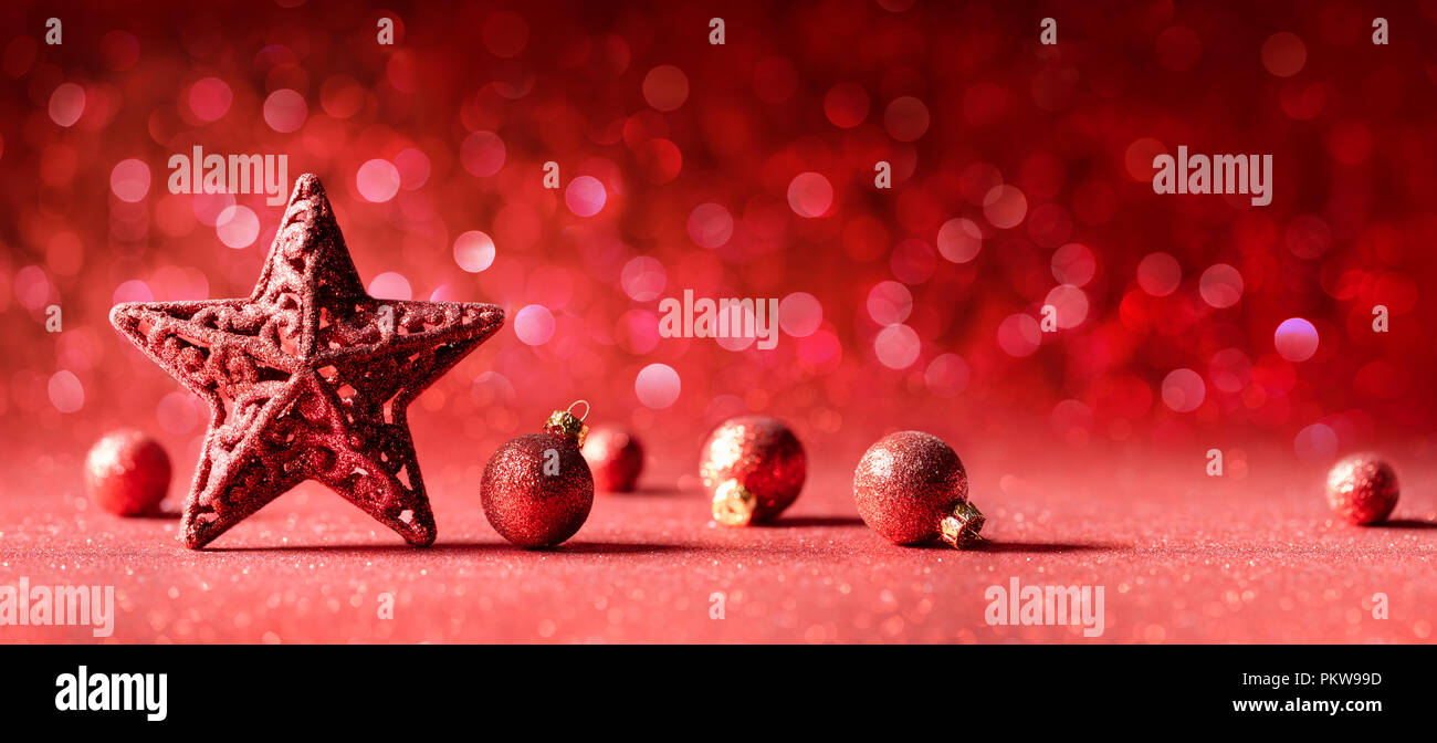 Rot Weihnachten Dekoration - Stern und Kugeln mit Bokeh Effect Stockfoto