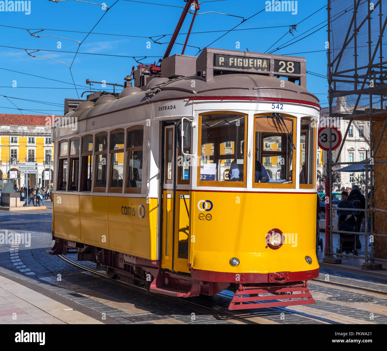 Lissabon Straßenbahn in Praca do Imperio, Belem, Lissabon, Portugal Stockfoto