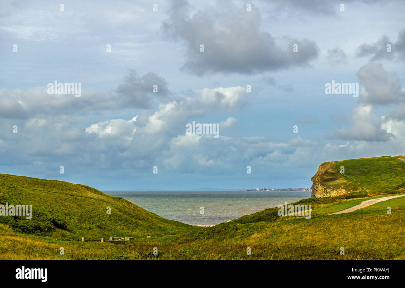 Mit Blick auf die Bucht von dunraven an der Glamorgan Heritage Coast South Wales Stockfoto