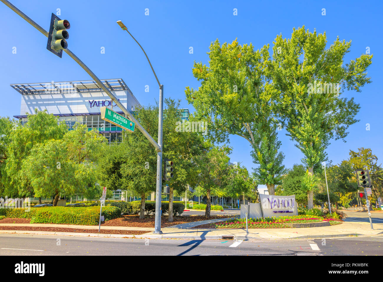 Sunnyvale, Kalifornien, USA - 12. August 2018: Yahoo Inc. in der Zentrale - Gebäude E, 700 Erste Ave N Mathilda Ave, Silicon Valley. Yahoo ist einer der wichtigsten Suchmaschine Portale Stockfoto
