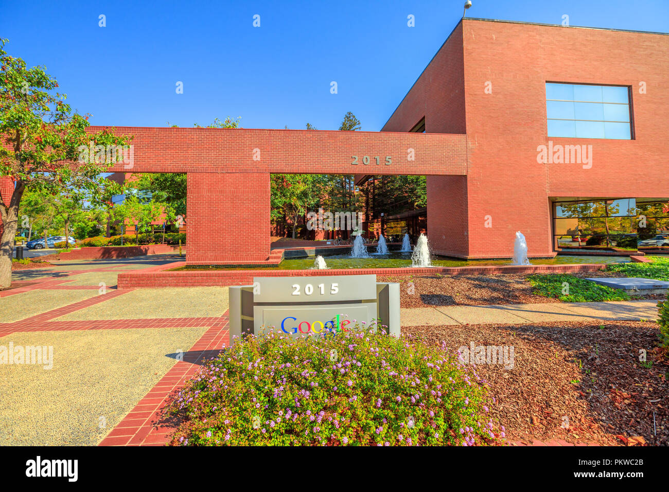 Mountain View, Kalifornien, USA - 13. August 2018: Neue Google Büros im Shoreline Technology Park, stierlin Gericht 2015. Das Silicon Valley Giant hat zahlreiche Gebäude in der Bucht von San Francisco. Stockfoto
