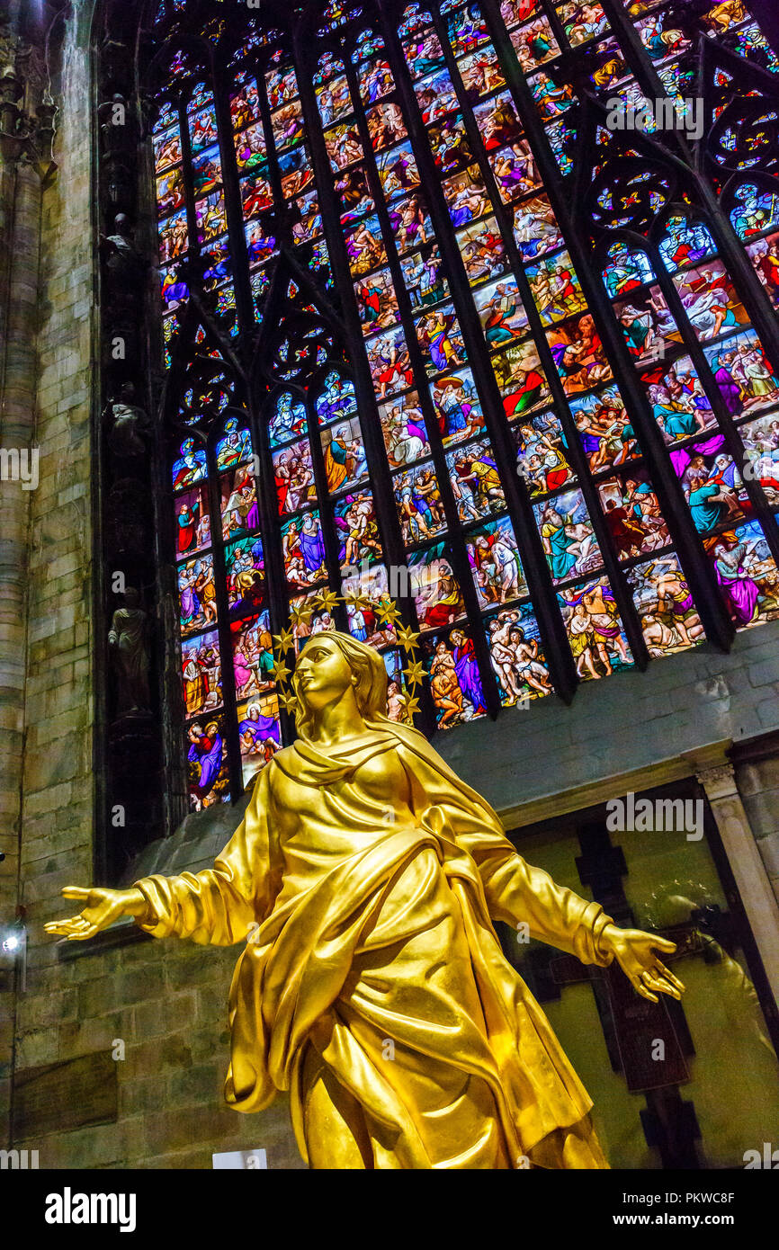La Protezione Statue und Glasfenster. Stockfoto