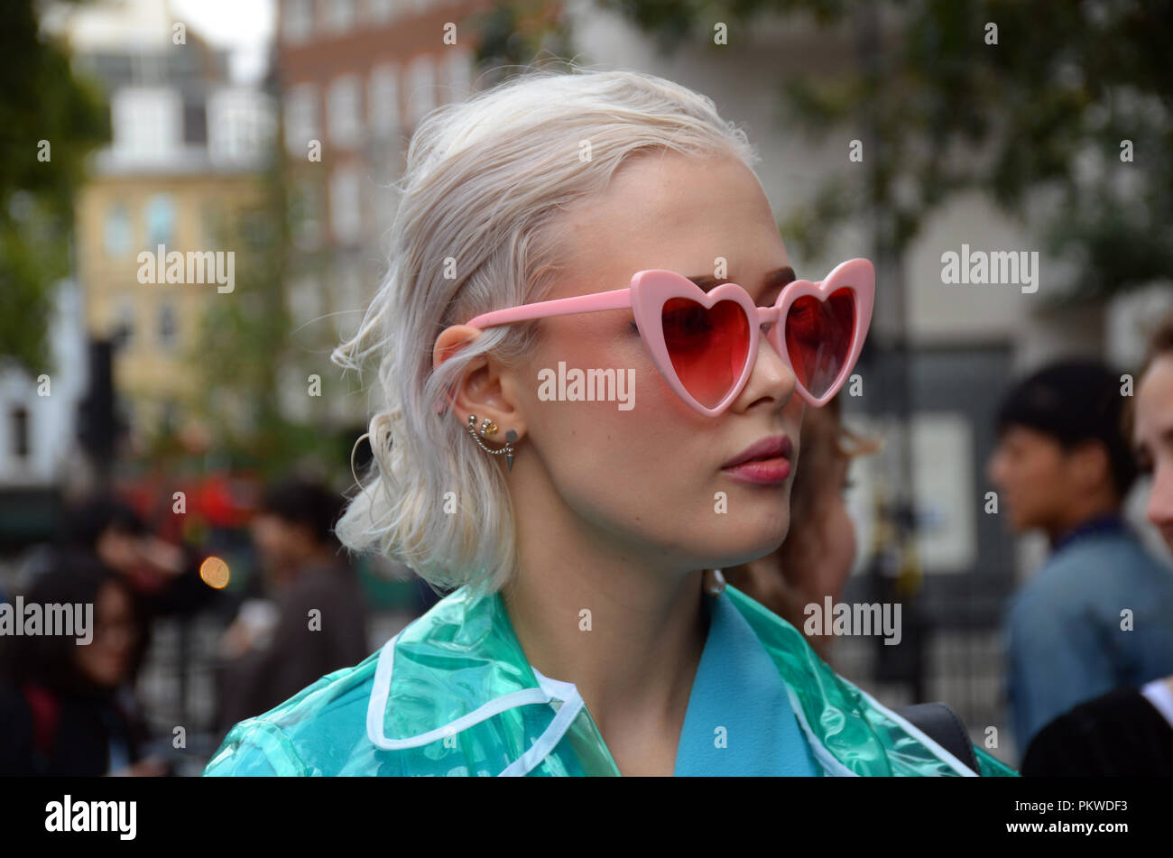 London, UK, 15. September London Fashion Week street style Frühjahr/Sommer 2018. Stockfoto