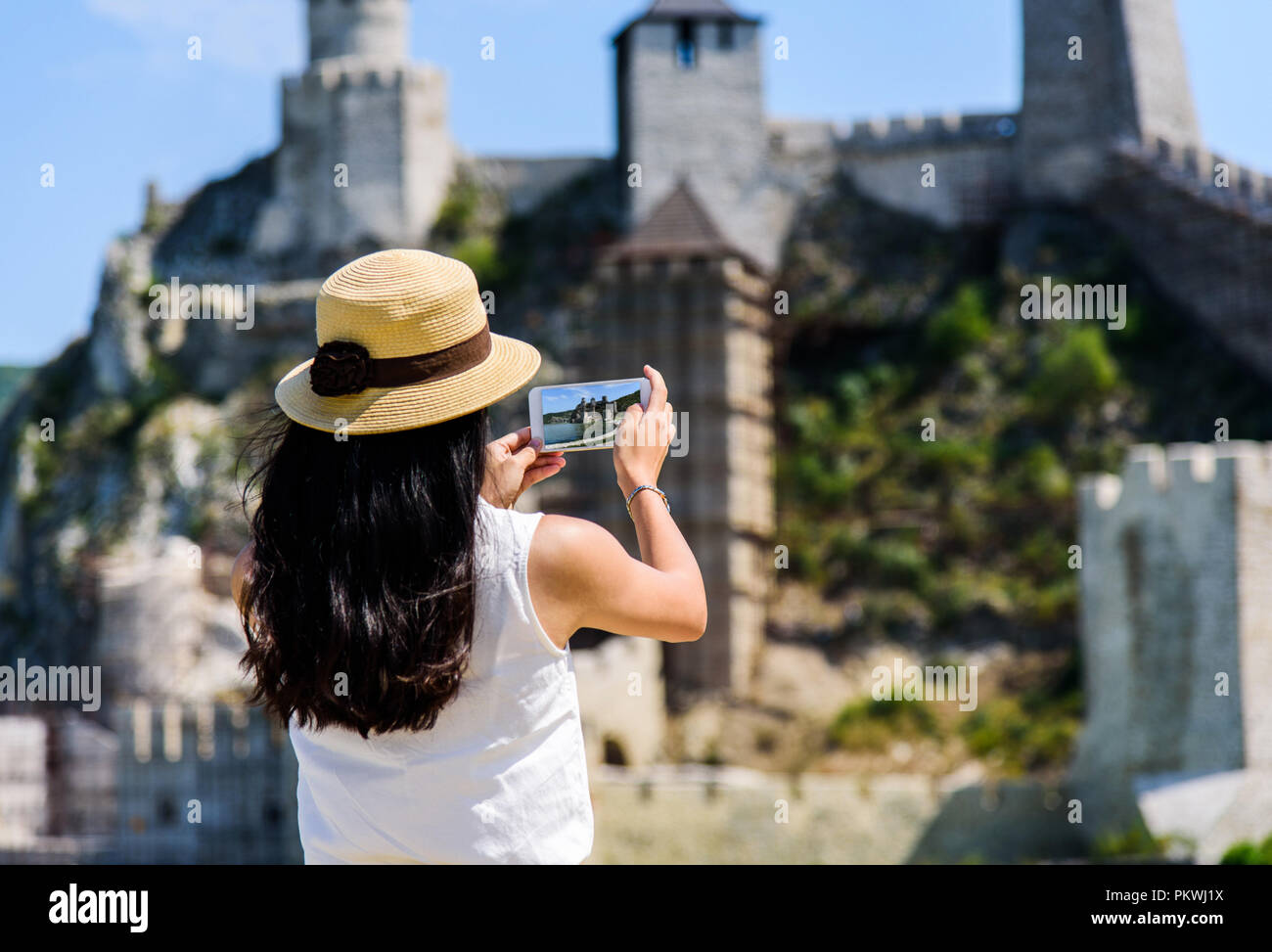 Tourist, Foto bei Festung Golubac auf Donau in Serbien Stockfoto